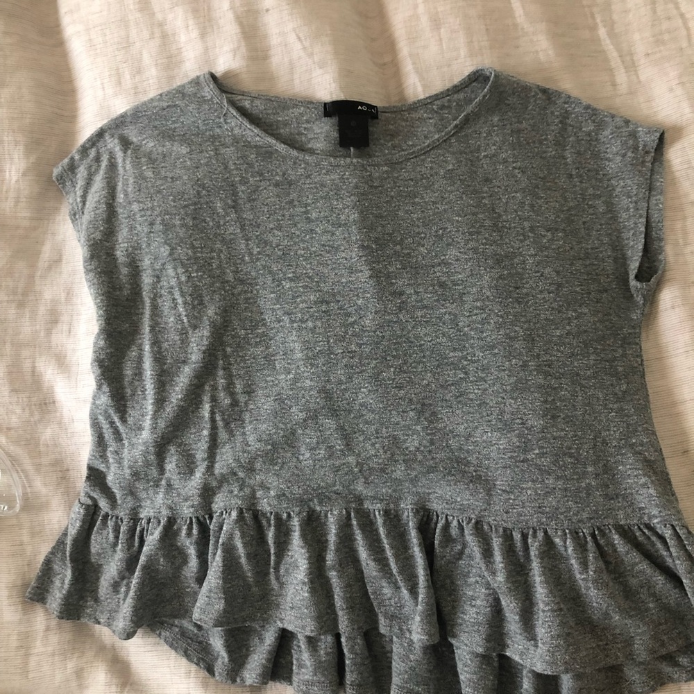 Cropped Ruffle Bottom Tee - Picture 3 of 4